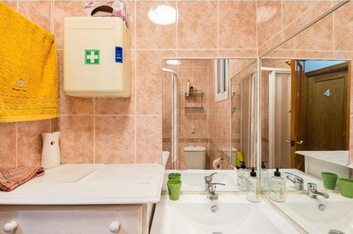 Habitaciones Privadas Con Cama Doble En Sevilla Exterior foto