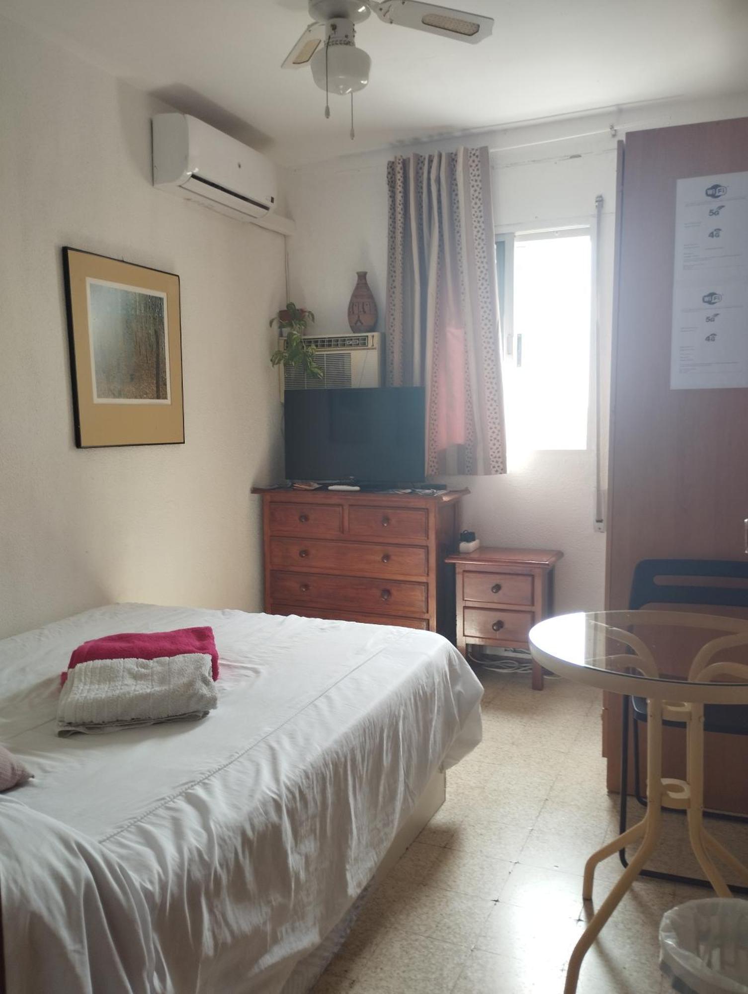 Habitaciones Privadas Con Cama Doble En Sevilla Exterior foto