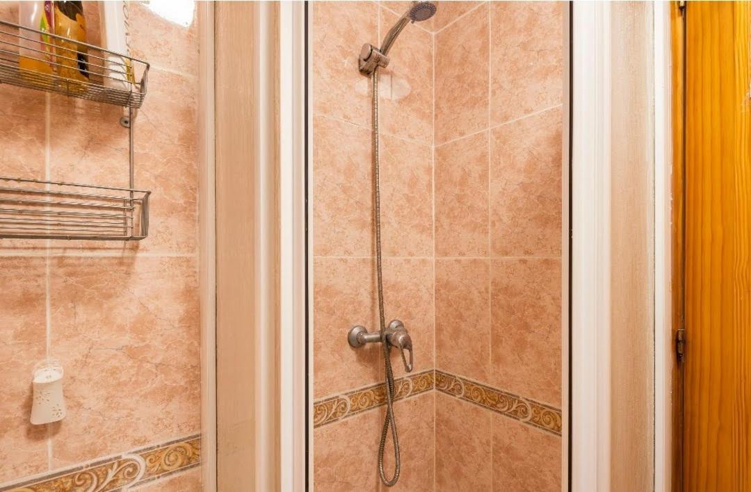 Habitaciones Privadas Con Cama Doble En Sevilla Exterior foto